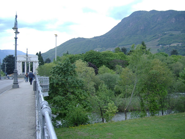 bolzano_bridge_view