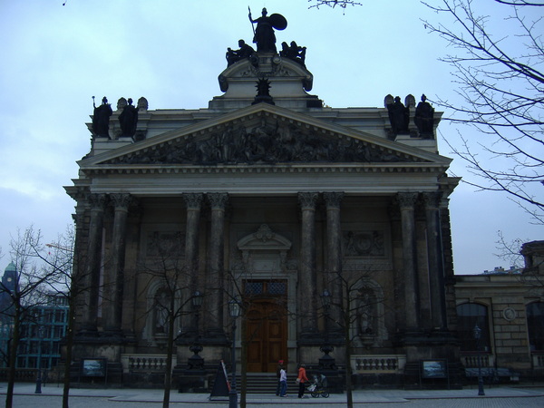 dresden_river_building