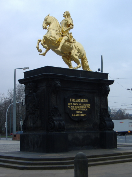 dresden_statue1