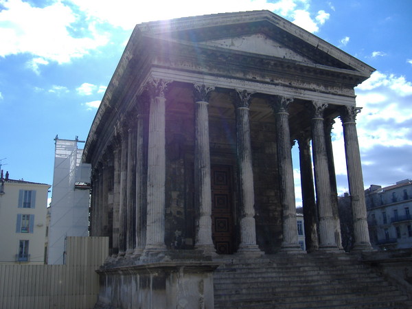 nimes_building