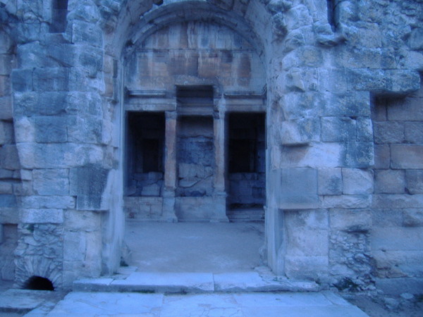 nimes_diane_door