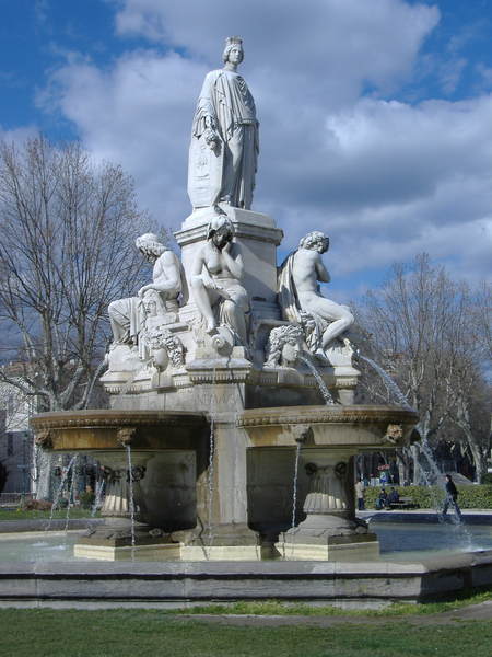 nimes_statue