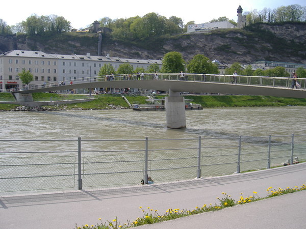 salzburg_bridge_side