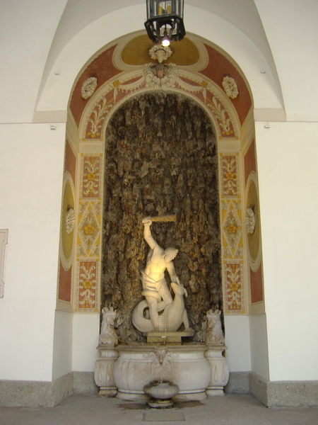 salzburg_residenz_statue3