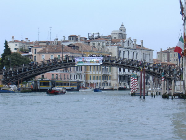 venice_canal2_academia