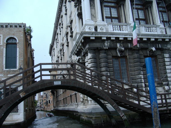 venice_canal2_bridge