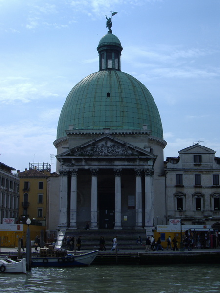 venice_canal_building2