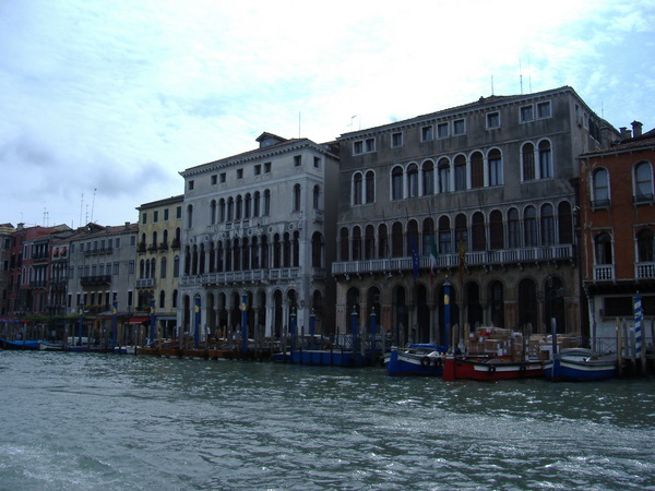 venice_canal_building6