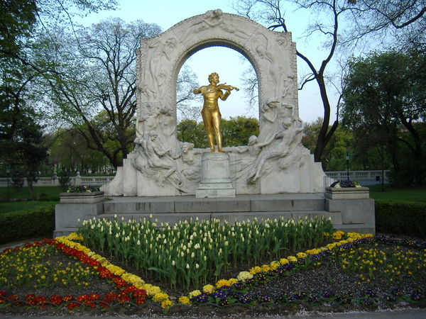 vienna_walk2_strauss