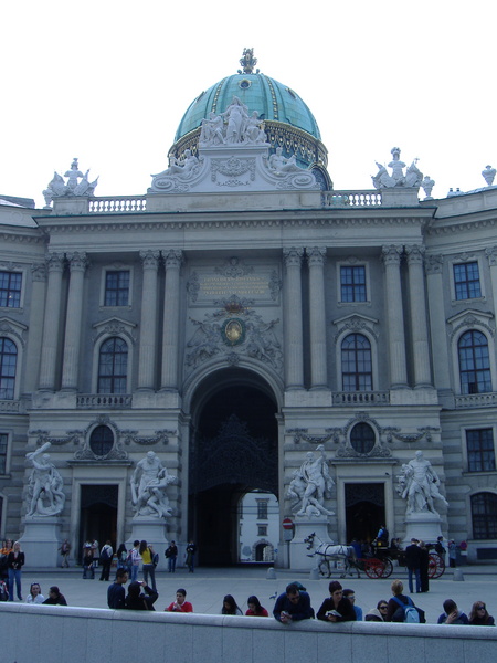 vienna_walk_hofburg