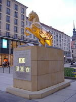 dresden_statue_gold2