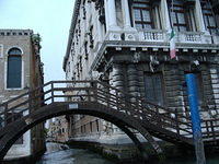 venice_canal2_bridge