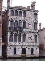 venice_canal2_building2