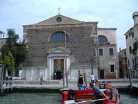 venice_canal_building3