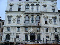 venice_canal_building8